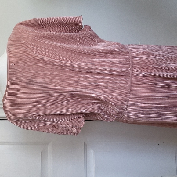 Peach dress - Picture 2 of 3